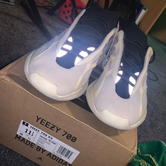yeezy 700 v3 AZAEL size 11.5 - Picture 2 of 3